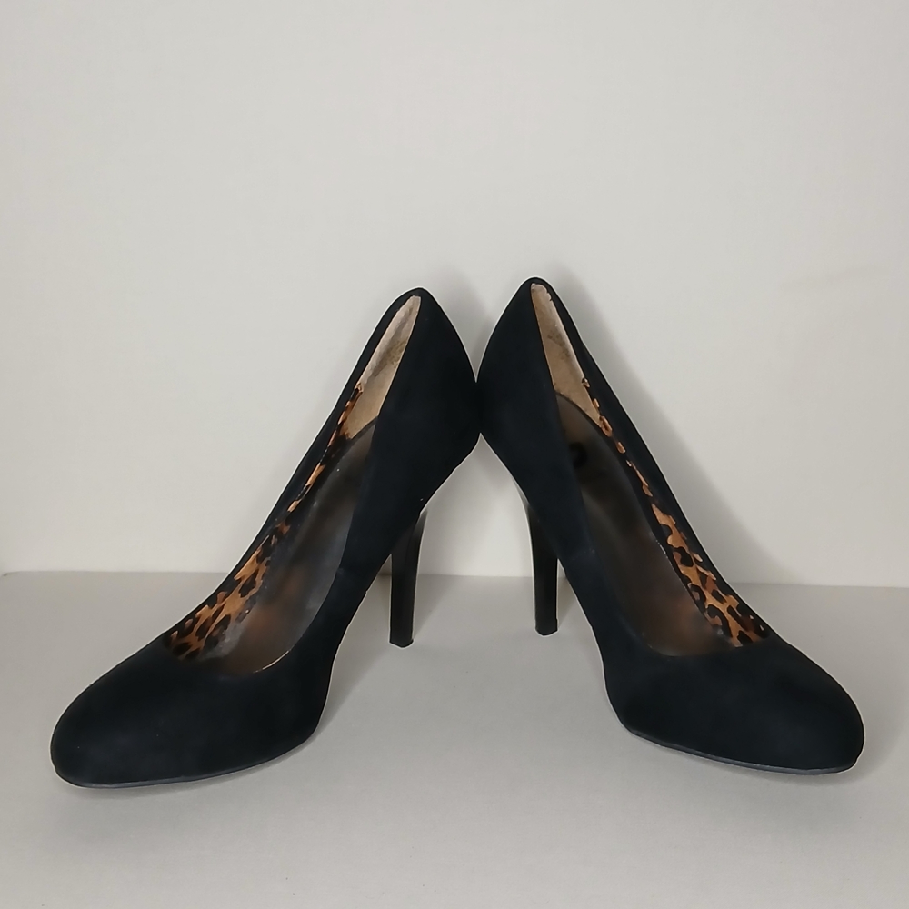 G by Guess Black Suede Heels Leopard Print Lining Size 7 Pumps - Picture 9 of 9
